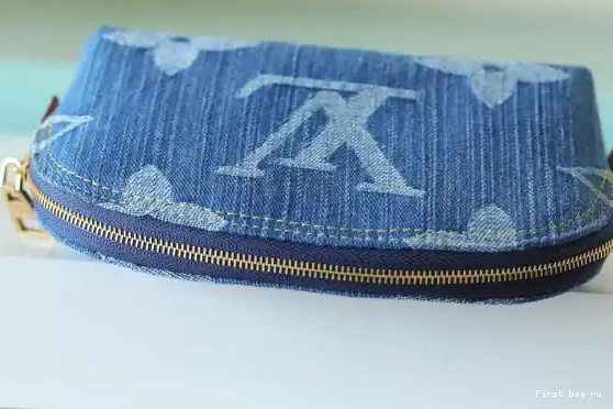 First bag ru Louis Cosmétique PM Pochette Vuitton 0517